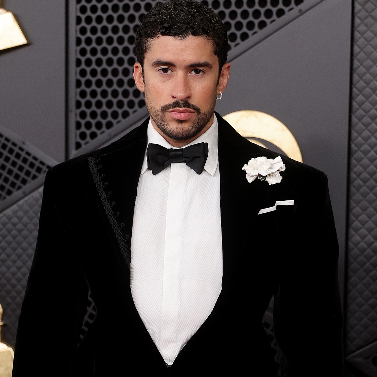 باد باني يعود لإنستغرام بعد مسح صفحته ويحتفل بعيد ميلاده الـ32 بطريقة بسيطة وواثقة