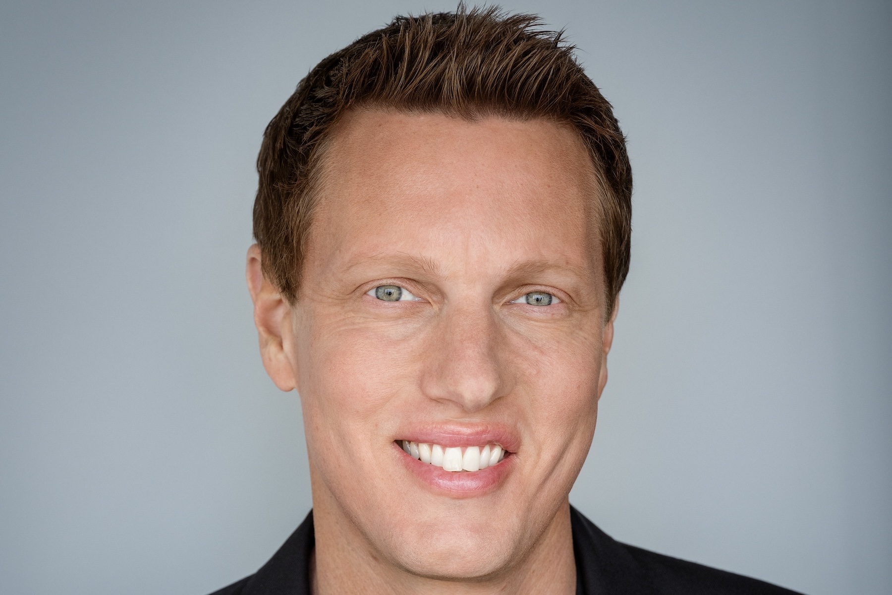 تعهد ديفيد إليسون لـCNN: هل يمكن لـ"عمل الحقيقة" أن ينجو من اندماج إعلامي بقيمة 111 مليار دولار؟