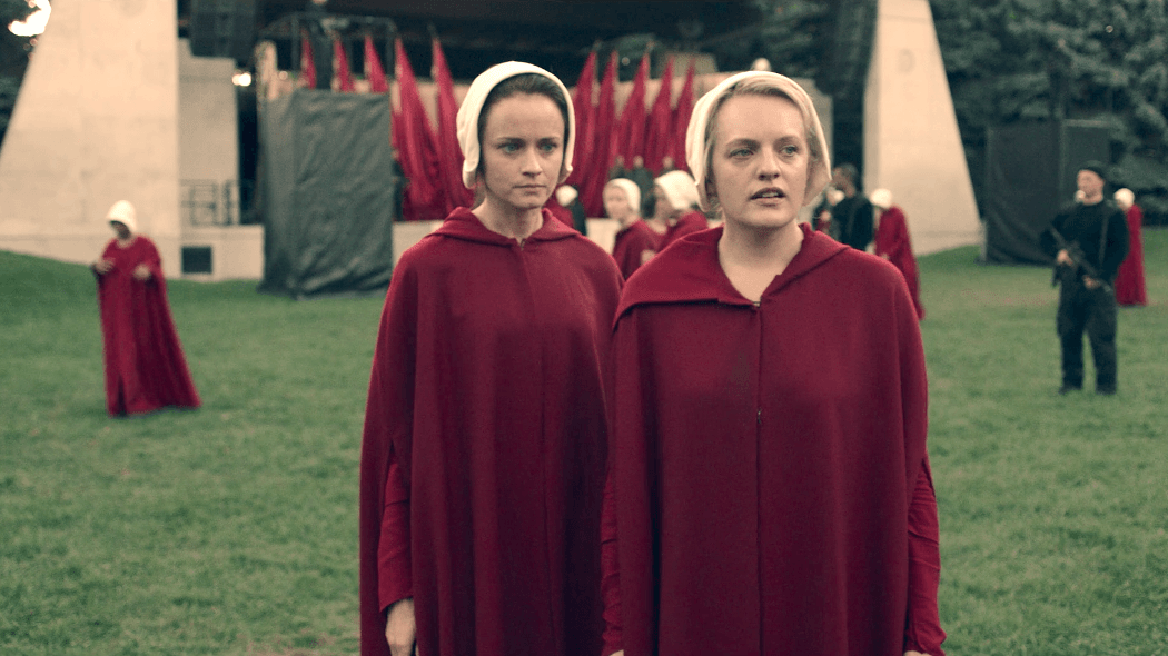 إليزابيث موس تختار ابنتها التليفزيونية: تشيس إنفينيتي هي الوحيدة المناسبة