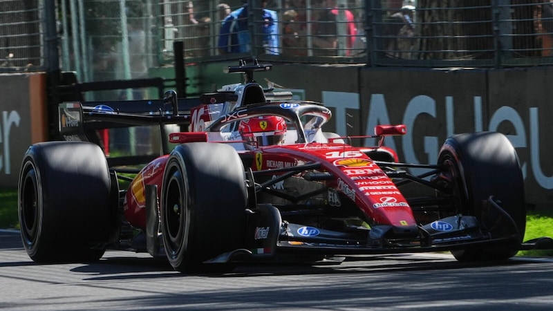 F1澳大利亚大奖赛练习赛：汉密尔顿力压勒克莱尔，梅赛德斯展现强劲正赛节奏