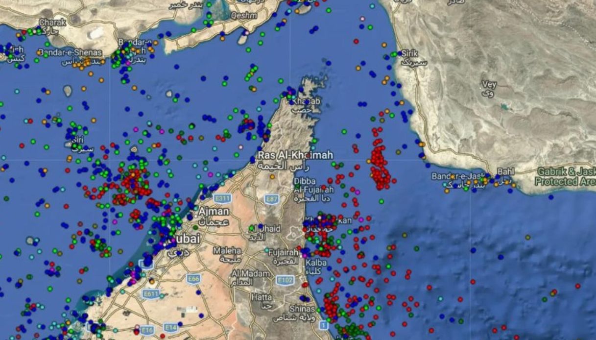 الزعيم الأعلى الجديد يصدر أول تحذير: هرمز سيبقى مغلقًا