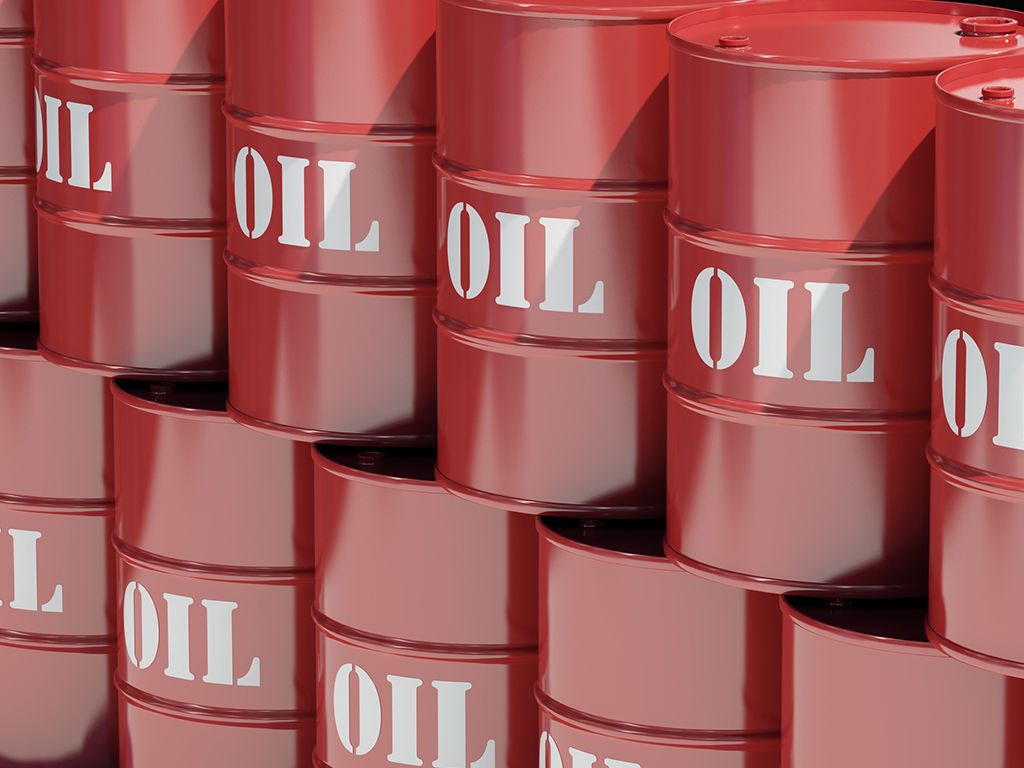 Il petrolio supera la soglia dei 100 dollari mentre i mercati vacillano e l'Europa riduce le perdite