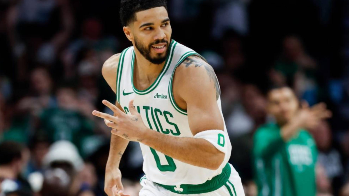 Tatum retrouve son niveau et Boston valide son billet pour les playoffs