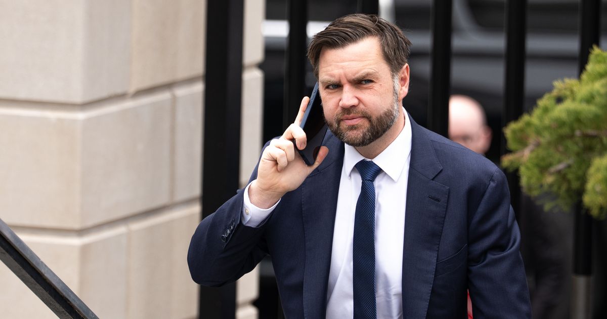 व्हाइट हाउस में वांस: ईरान पर हमले पर शक की आवाज़